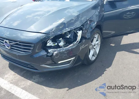 2015 Volvo S60 T5 Premier z USA, uszkodzony, nr VIN YV140MFK4F1355820